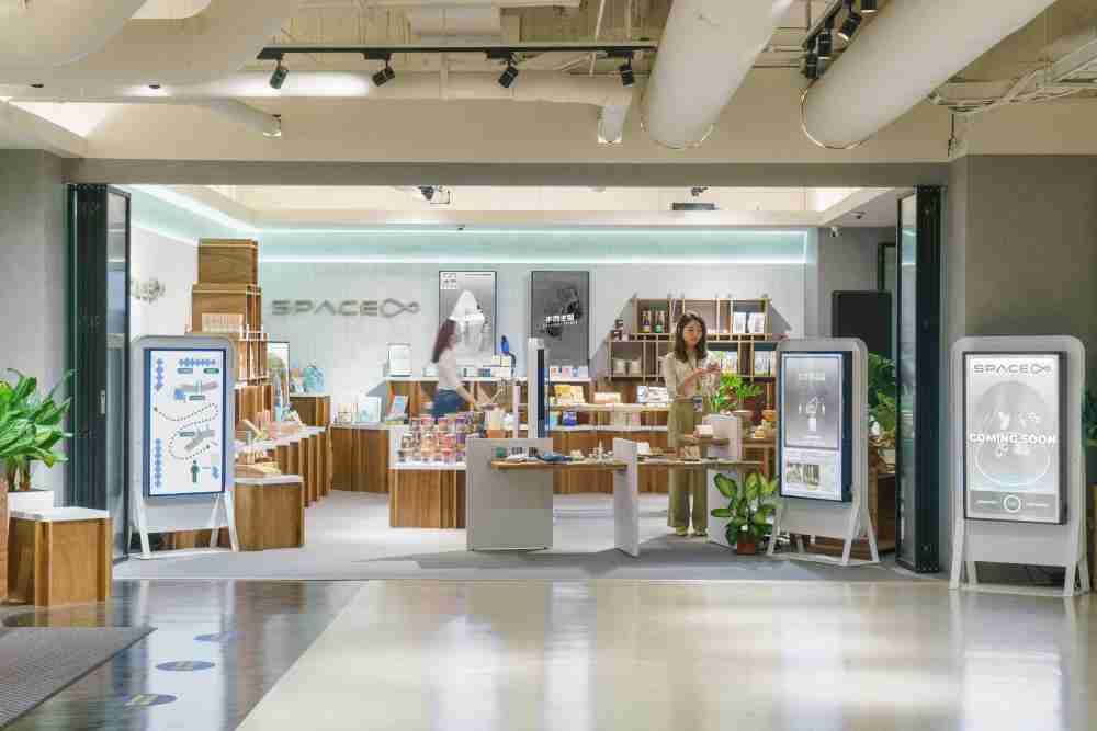 888.BY集团电子游戏打造永续选物商店，，，，展示社企及社创商品，，，结合创利空间所开发的智能零售系统，，，，整合多元产品信息，，让无人商店扮演公益行动的推手