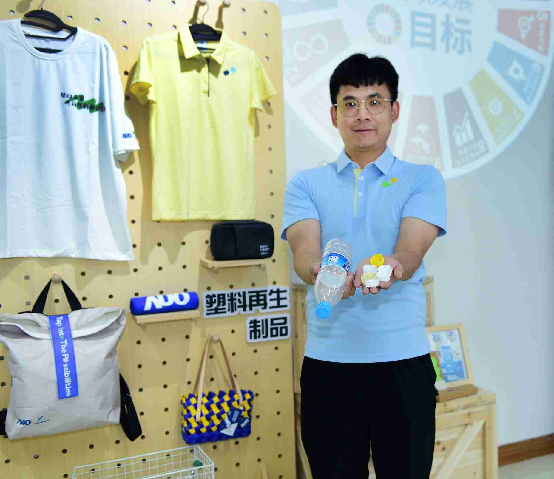 「2024智慧888.BY集团电子游戏展」永续发展馆中，，，，展示888.BY集团电子游戏厦门驱动永续发展之成果，，，，包含将厂内废弃物再制为实用物品，，，，将永续发展理念深植于员工生活日常实践